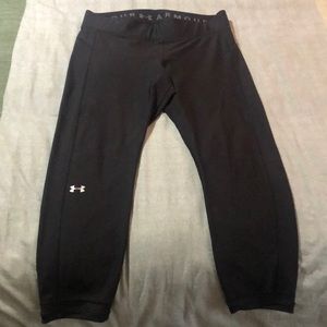 UnderArmour Capri leggings, size large.